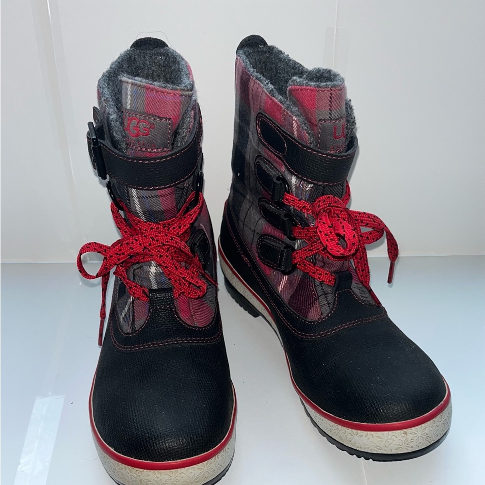 UGG Winter/Rain boots size 6 PLUS They Are Waterproof!